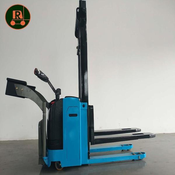 China factory 2.5 ton forklift reach truck narrow aisle seated electric reach truck